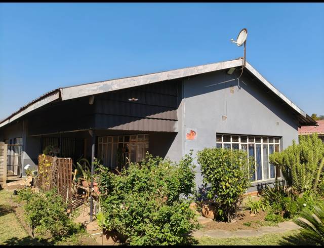 4 BEDROOM HOUSE FOR SALE IN OOS EINDE